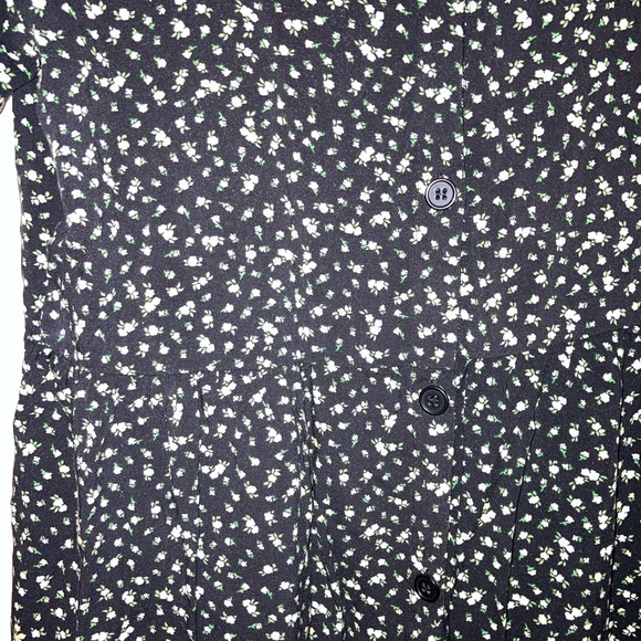 Worn once! Simple flower babydoll dress from H&M! Size medium - Picture 3 of 6